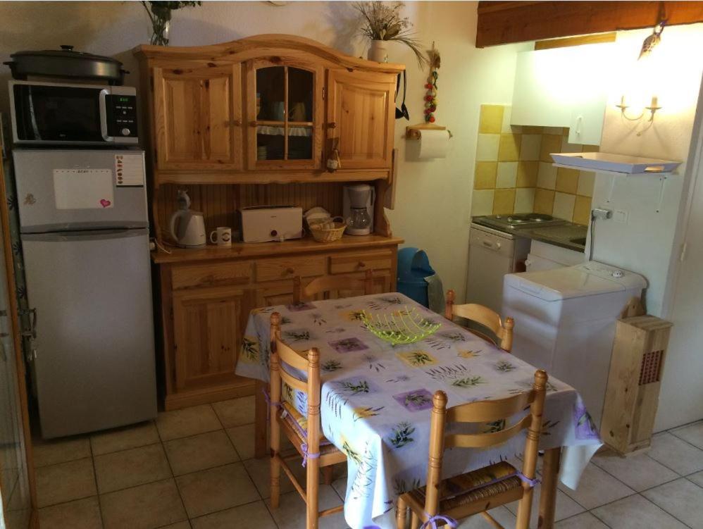 Mazet De Vacances Dans Le Domaine De L'Espai Saint-Martin-de-Brômes Exterior foto